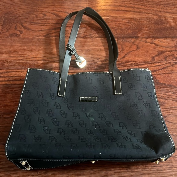 Dooney and bourke shoulder bag signature bag - Picture 1 of 3